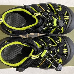 Keen sandals kids size 11